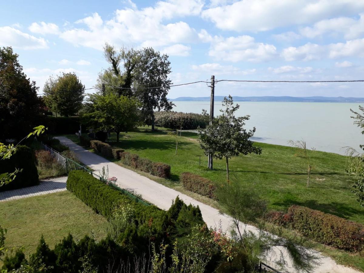 Traumlage Direkt Am See Balatonszárszó Eksteriør billede