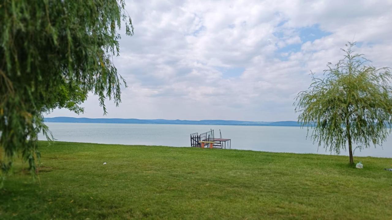 Traumlage Direkt Am See Balatonszárszó Eksteriør billede