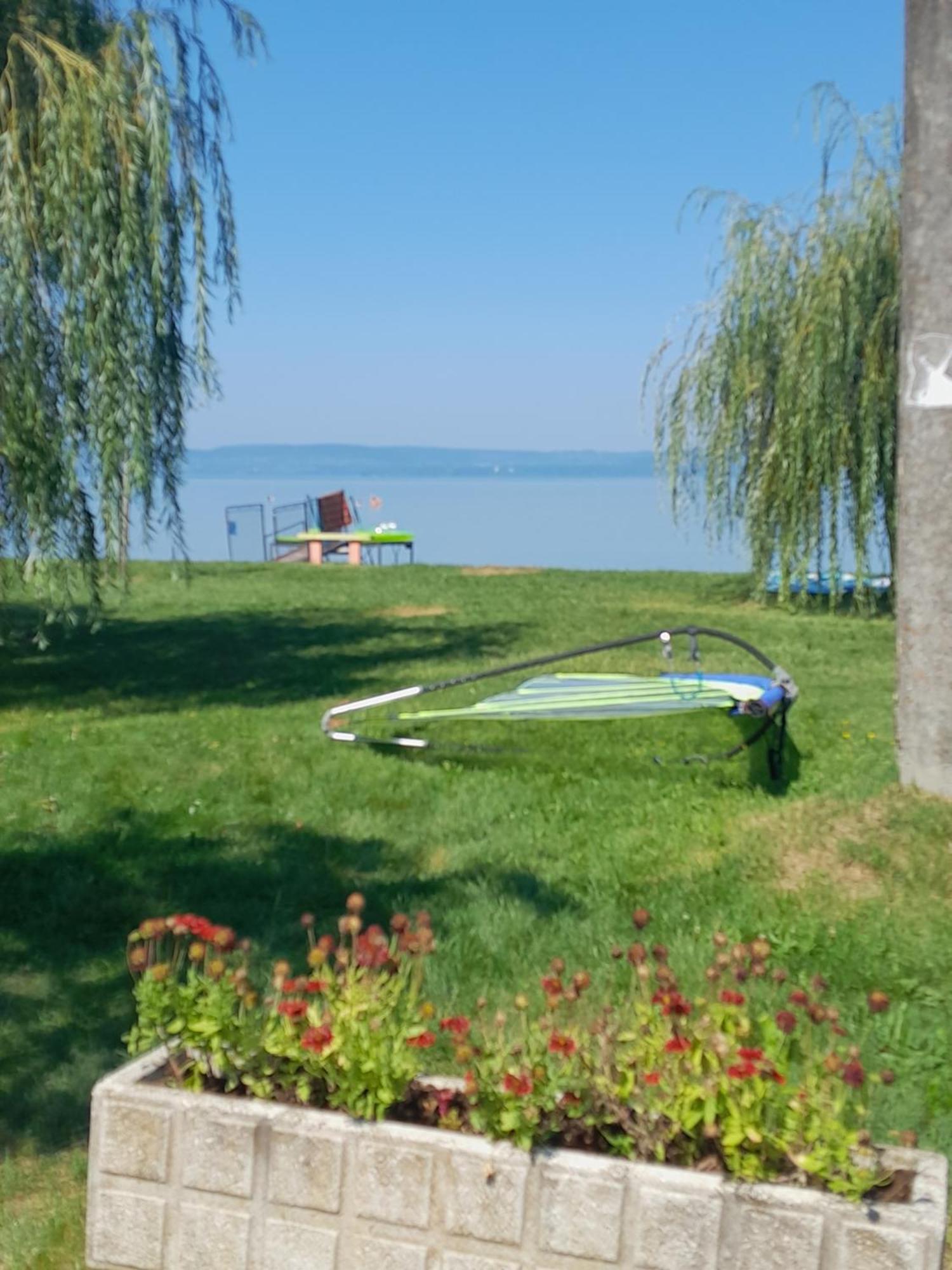 Traumlage Direkt Am See Balatonszárszó Eksteriør billede
