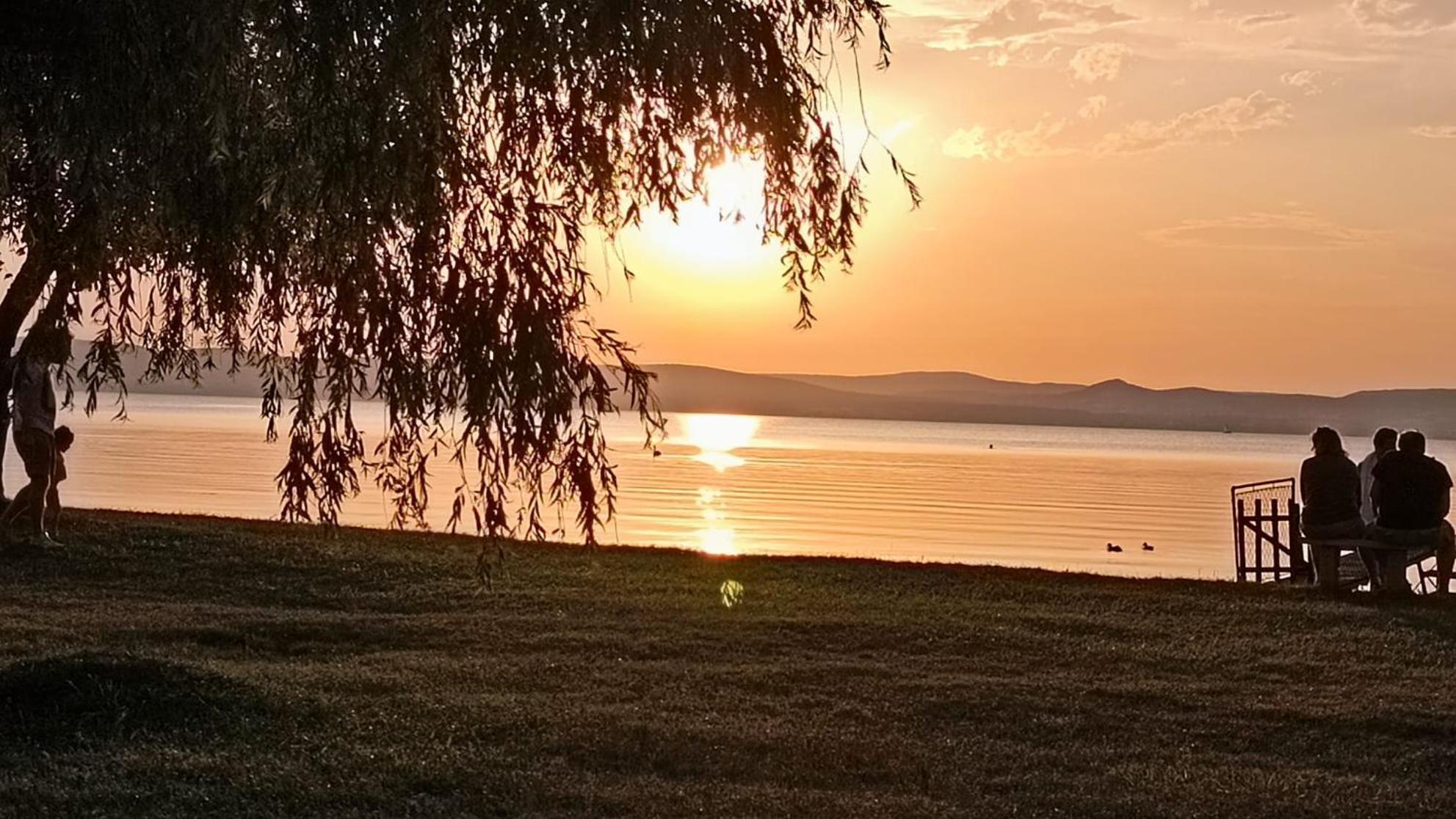 Traumlage Direkt Am See Balatonszárszó Eksteriør billede